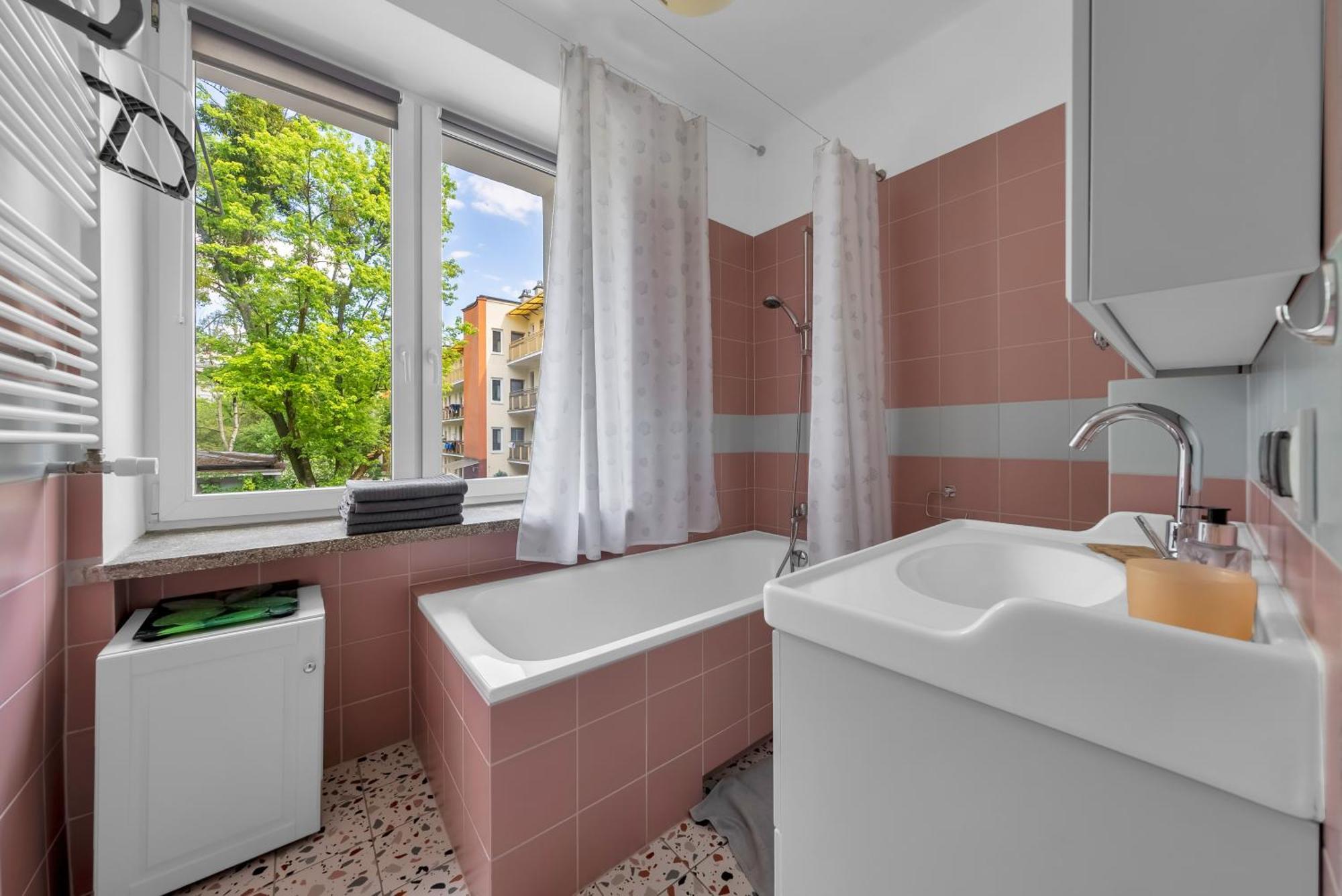 70m2 Wola - Location, 2 Bedrooms, 1st Floor - By Rentujemy Warsaw
