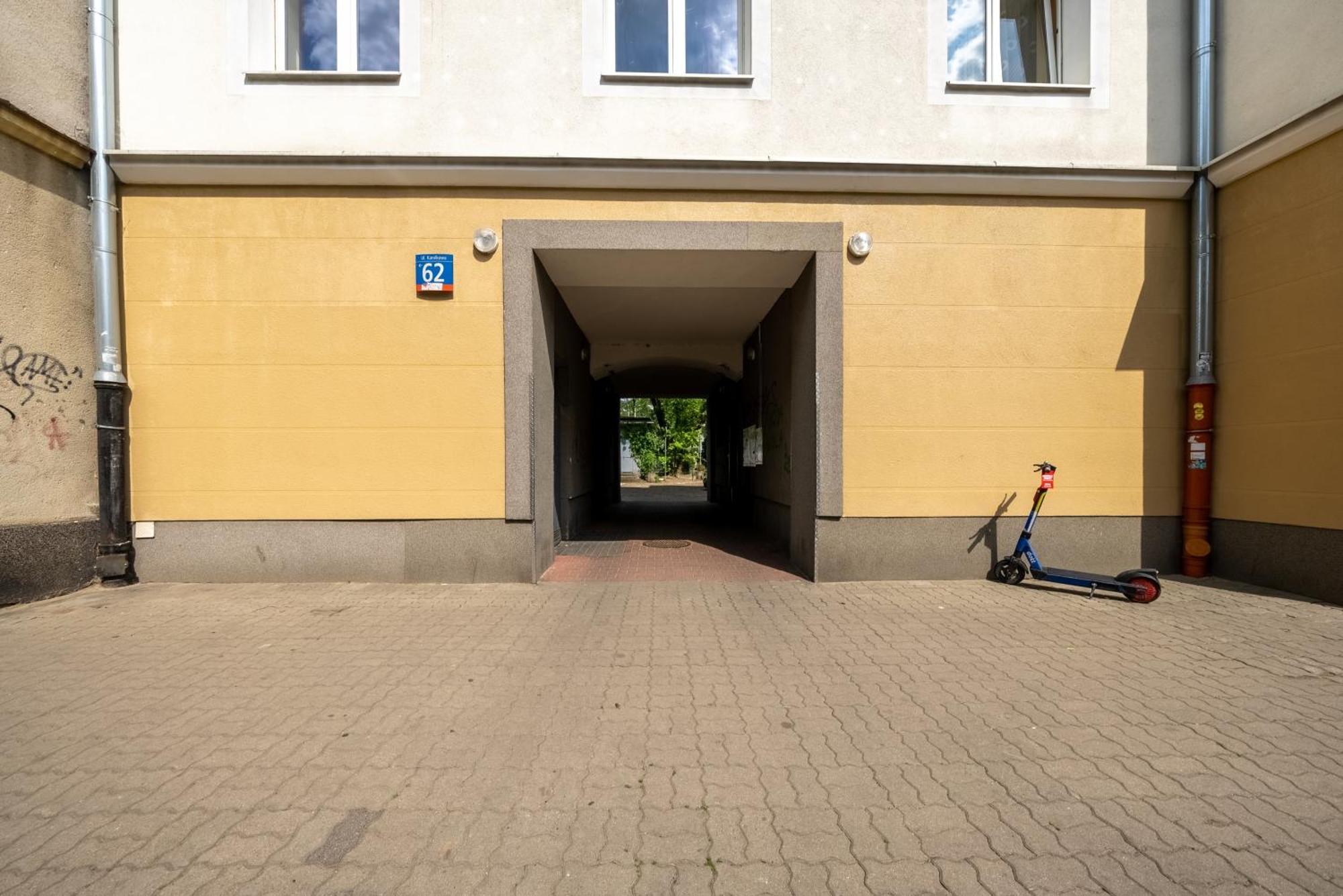 70m2 Wola - Location, 2 Bedrooms, 1st Floor - By Rentujemy Apartment Warsaw